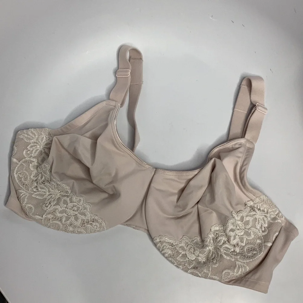 Olga underwire bra neutral lace‎ accents size 42DD